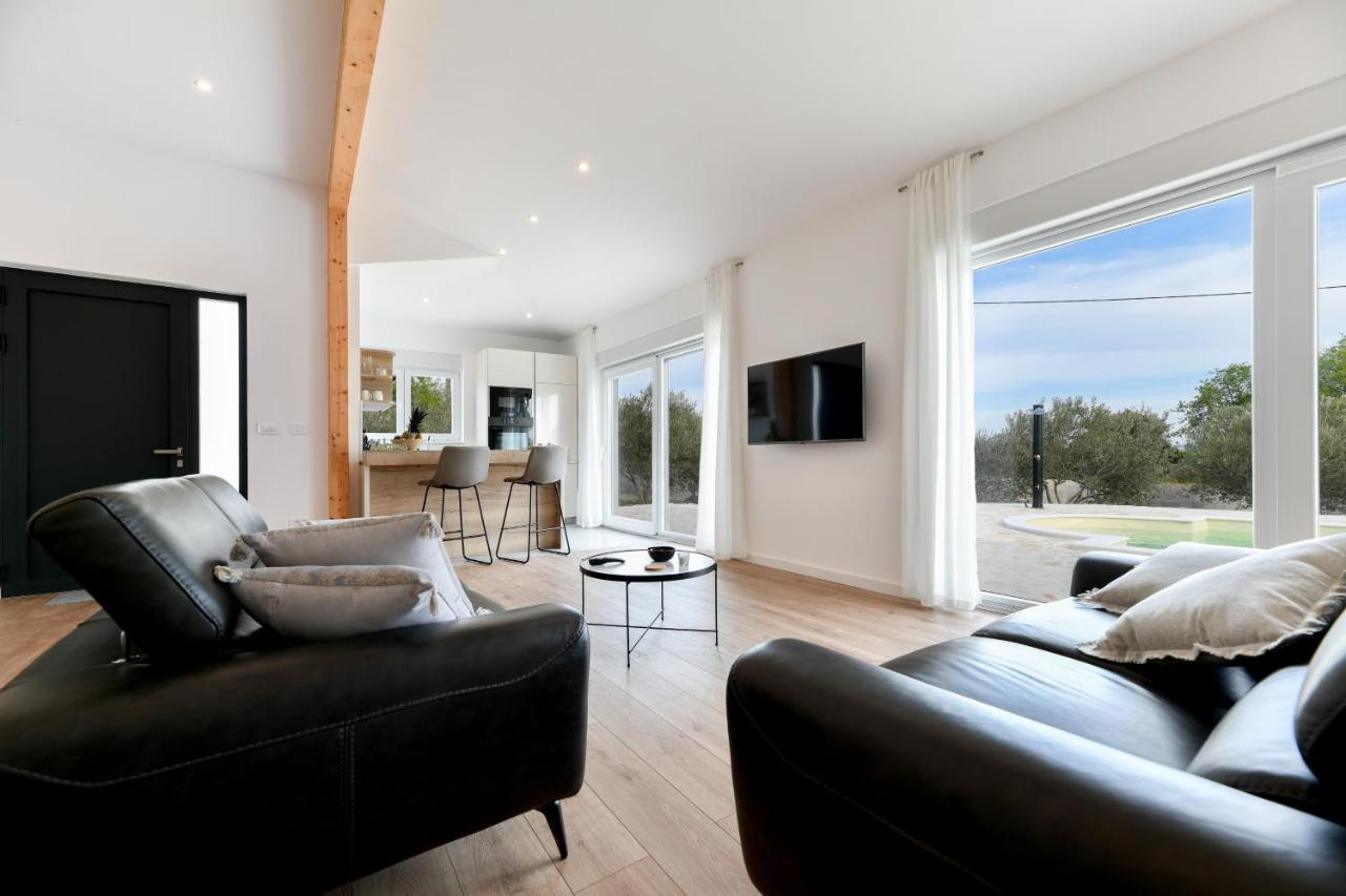 Wonderful Holiday House Bruno With Heated Pool Zadar Bagian luar foto
