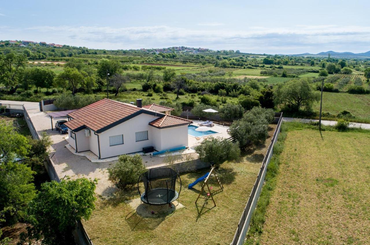 Wonderful Holiday House Bruno With Heated Pool Zadar Bagian luar foto